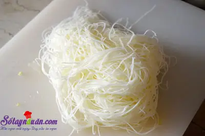 C&aacute;ch l&agrave;m b&uacute;n x&agrave;o phi&ecirc;n bản Singapore lạ m&agrave; ngon 1