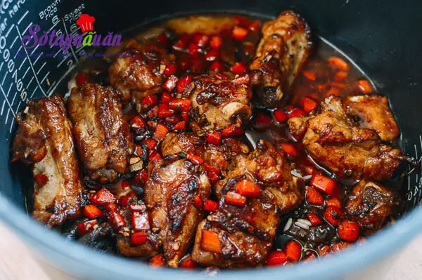 C&aacute;ch l&agrave;m cơm sườn nấm ngon đến ngất ng&acirc;y 5