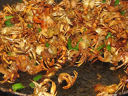 C&aacute;ch l&agrave;m cua đồng rang sốt me chua ngọt 4