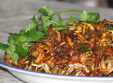 C&aacute;ch l&agrave;m cua đồng rang sốt me chua ngọt 5