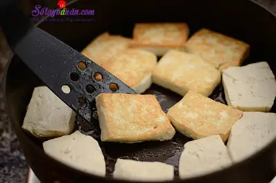 C&aacute;ch l&agrave;m đậu phụ x&agrave;o gi&aacute; đỗ lạ m&agrave; tuyệt ngon 2