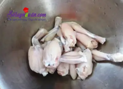 C&aacute;ch l&agrave;m ếch x&agrave;o ớt đậm đ&agrave; ngon cơm 1