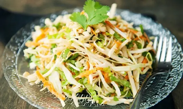 Cách làm n&ocirc;̣m củ đ&acirc;̣u mát lành ngày nắng nóng