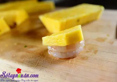 C&aacute;ch l&agrave;m thịt cuộn t&ocirc;m v&agrave; dứa nướng thơm phức 5