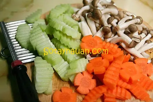 C&aacute;ch nấu canh rau củ thit nạc - M&oacute;n ngon ng&agrave;y h&egrave; 4