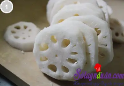 Canh sườn nấu củ sen ngọt m&aacute;t 1