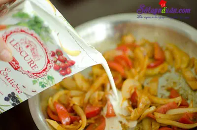 C&ocirc;ng thức cho m&oacute;n spaghetti kim chi dai ngon từng sợi 7