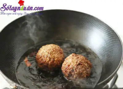 C&ocirc;ng thức thịt vi&ecirc;n trứng c&uacute;t sốt lạ miệng 7