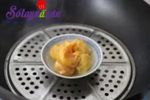 c&aacute;ch l&agrave;m đậu phụ om trứng muối