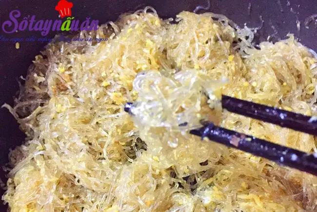 C&aacute;ch l&agrave;m miến x&agrave;o hải sản 3