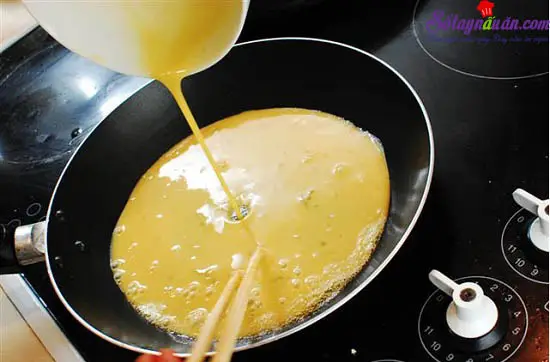 C&aacute;ch l&agrave;m m&oacute;n cơm chi&ecirc;n Nhật Bản 5