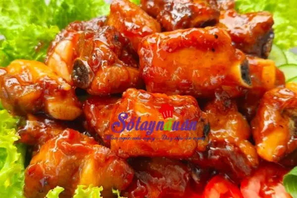 Hướng dẫn c&aacute;ch l&agrave;m sườn chi&ecirc;n nước mắm 5