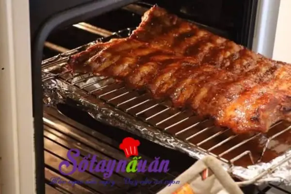 Nướng sườn bằng l&ograve; vi s&oacute;ng