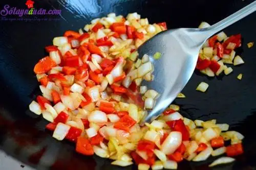 huong-dan-lam-com-rang-thit-bo-kim-chi-ngon-tuyet-hao-buoc-4