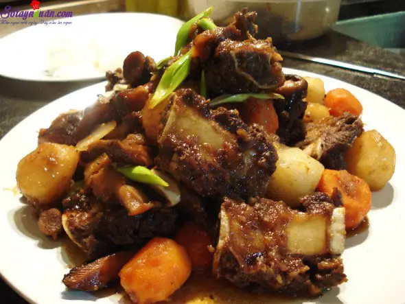 c&aacute;ch l&agrave;m sườn b&ograve; kho rau củ kiểu h&agrave;n 4