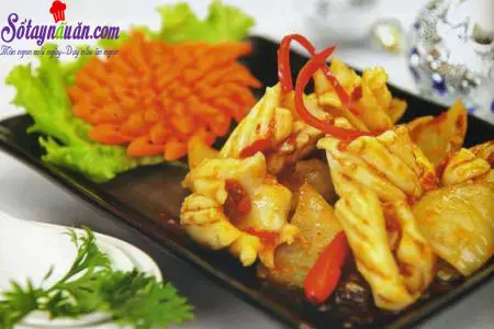 Hướng dẫn nấu m&oacute;n mực x&agrave;o tương cay hấp dẫn từng miếng
