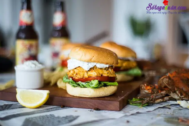 B&aacute;nh t&ocirc;m ph&ocirc; mai l&agrave;m nh&acirc;n hamburger