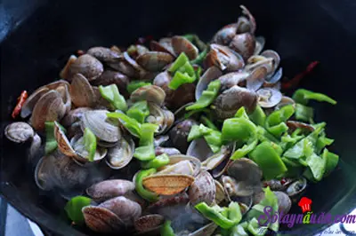 Ngh&ecirc;u x&agrave;o ớt cay nồng 1