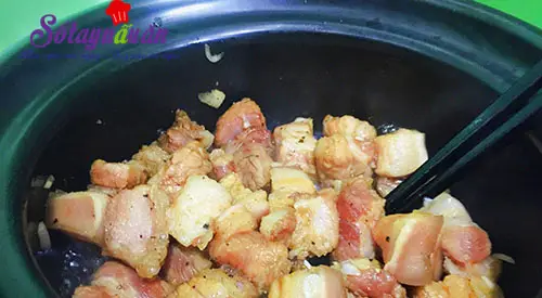 Thịt ba chỉ kho măng