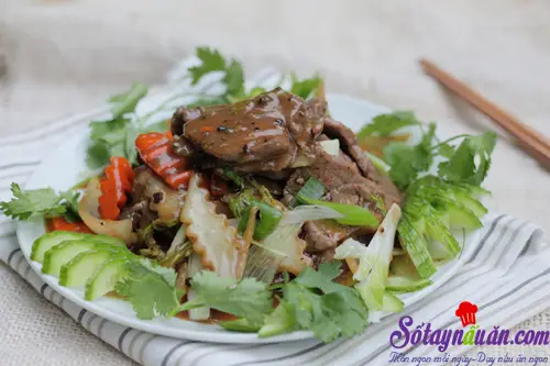 Thịt b&ograve; sốt rau củ đậm đ&agrave;