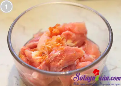 Thịt g&agrave; x&agrave;o dưa chua ngon cơm 1