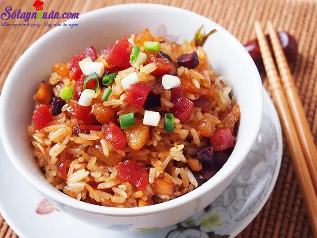 Hướng dẫn cách làm cơm nếp chiên thập cẩm tuyệt ngon