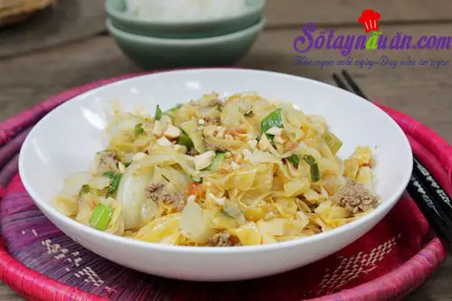Hướng dẫn cách nấu bắp cải xào thịt bò cà chua kiểu Thái