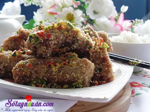 Hướng dẫn làm sườn non rang thính cực ngon lạ miệng