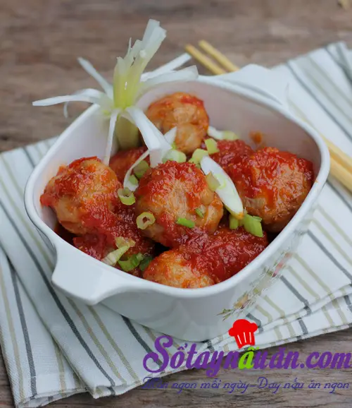 Thịt viên bọc trứng sốt cà