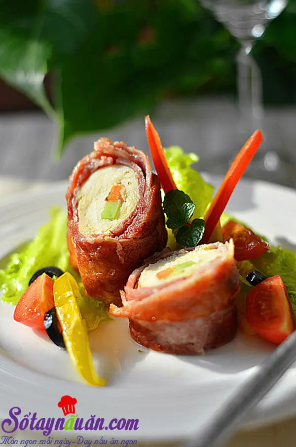 Thịt xông khói cuộn gà nướng thơm ngon