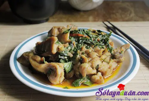 Thơm lừng gà xào húng quế